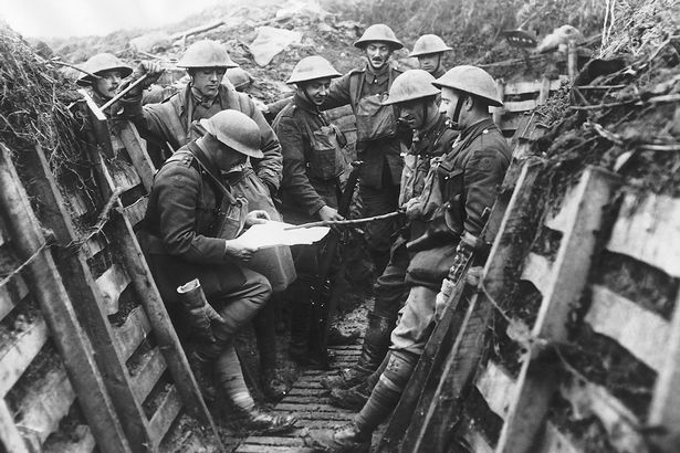 Soldiers-from-the-Kings-Liverpool-Regiment-in-their-trench